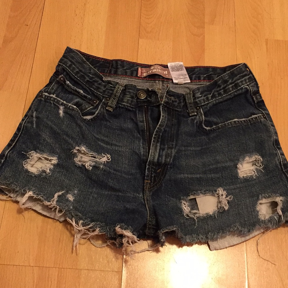 Distressed levi shorts